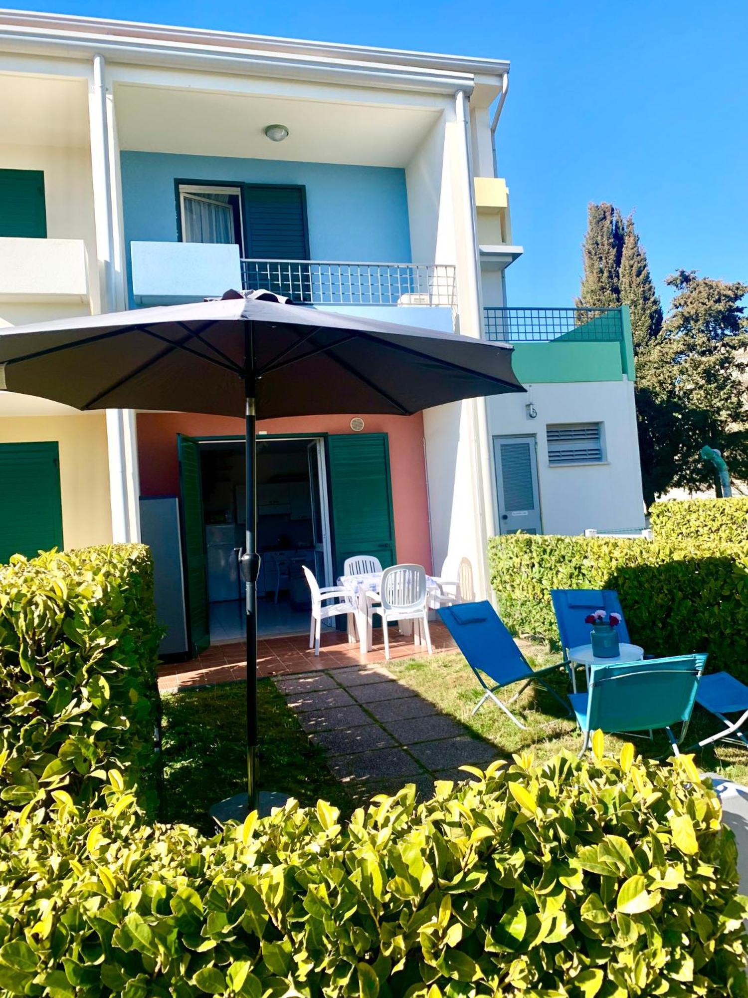 De Lux Swimming Pool, Parking, Garden 2