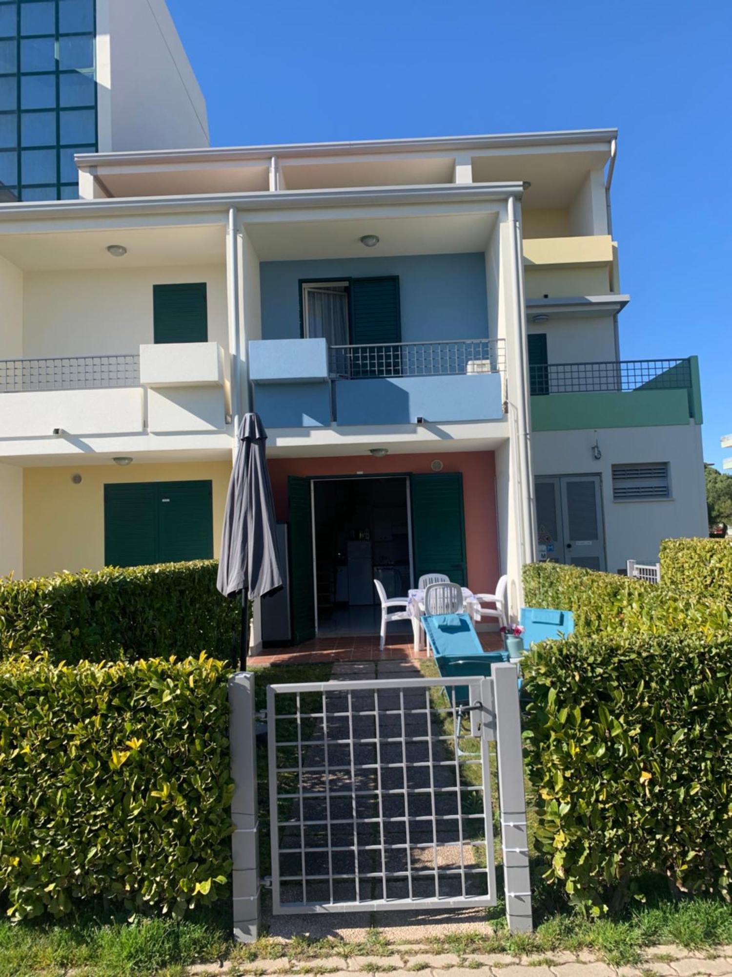 De Lux Swimming Pool, Parking, Garden 2