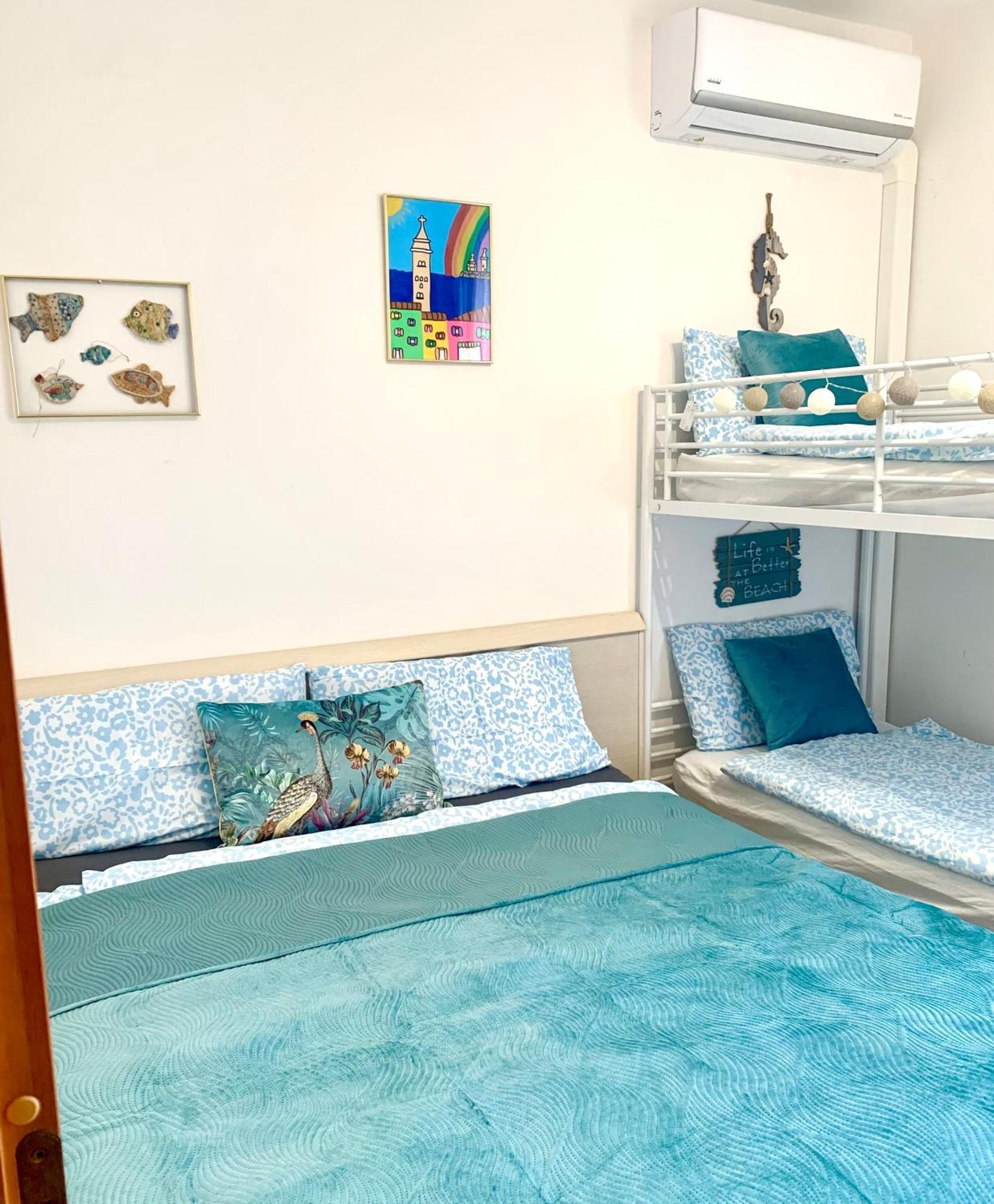De Lux Swimming Pool, Parking, Garden 2