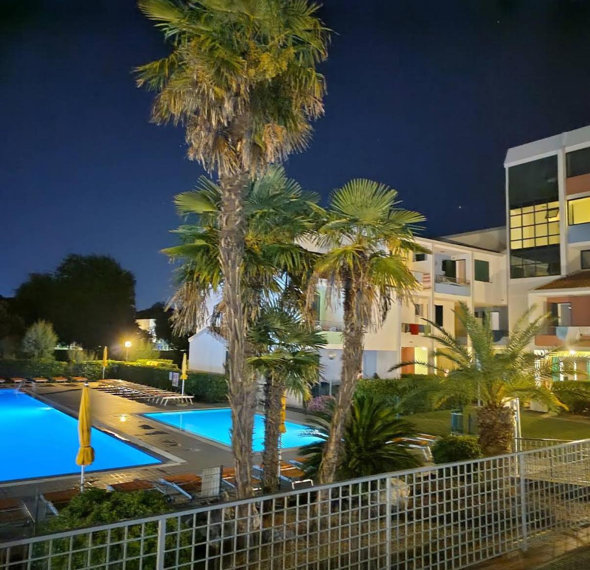 De Lux Swimming Pool, Parking, Garden 2 *
